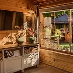 Dom To Za Malo! Caloroczny Dom Z Prywatnym Jacuzzi بيت للعطل Borzestowo