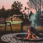 Dom To Za Malo! Caloroczny Dom Z Prywatnym Jacuzzi بيت للعطل Borzestowo