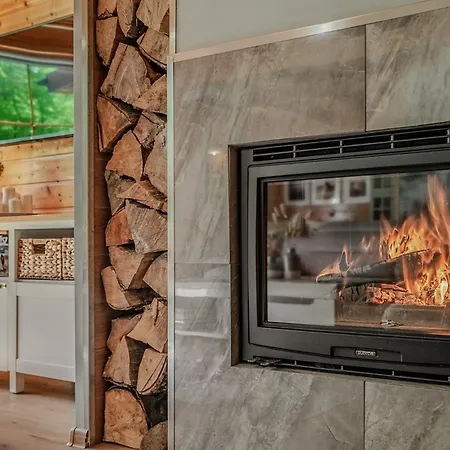 Hébergement de vacances Dom To Za Malo! Caloroczny Dom Z Prywatnym Jacuzzi