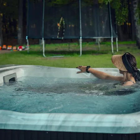Dom To Za Malo! Caloroczny Dom Z Prywatnym Jacuzzi Сasa de vacaciones Borzestowo
