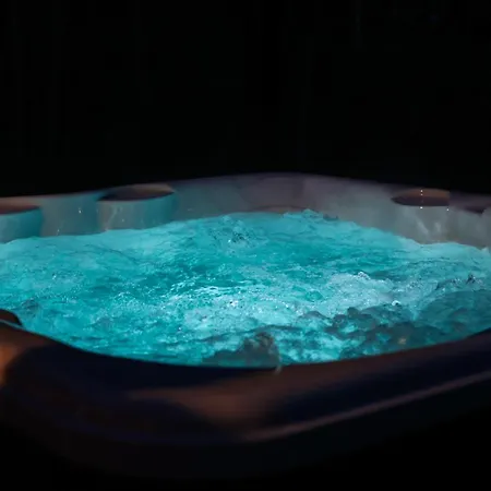 Dom To Za Malo! Caloroczny Dom Z Prywatnym Jacuzzi Hébergement de vacances *