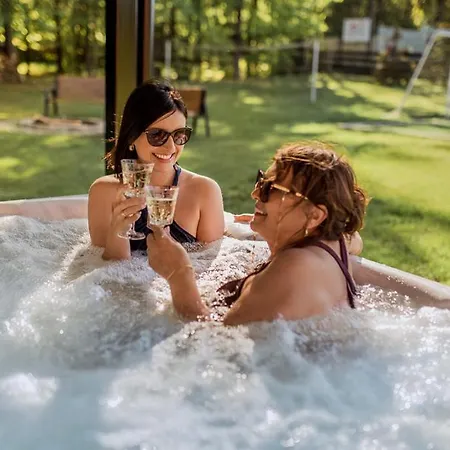 Dom To Za Malo! Caloroczny Dom Z Prywatnym Jacuzzi Hébergement de vacances