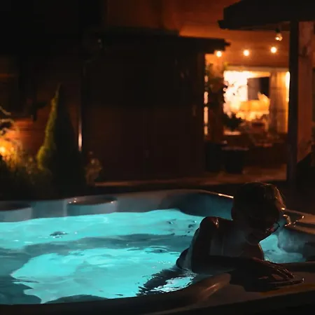 Сasa de vacaciones Dom To Za Malo! Caloroczny Dom Z Prywatnym Jacuzzi