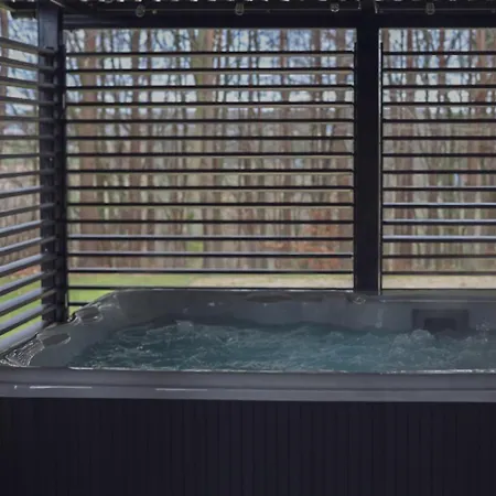 Dom To Za Malo! Caloroczny Dom Z Prywatnym Jacuzzi