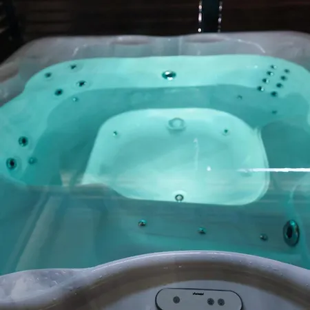Dom To Za Malo! Caloroczny Dom Z Prywatnym Jacuzzi Prázdninový dům *