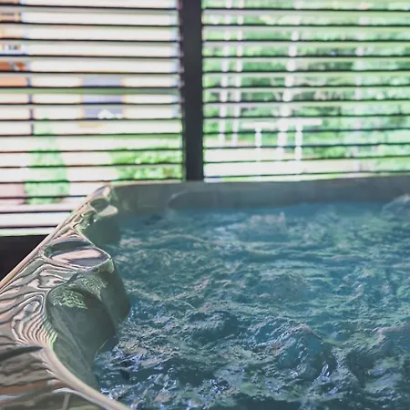 Prázdninový dům Dom To Za Malo! Caloroczny Dom Z Prywatnym Jacuzzi *
