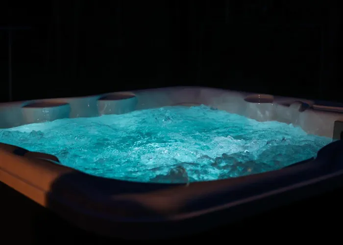 Dom To Za Malo! Caloroczny Dom Z Prywatnym Jacuzzi 度假居 *