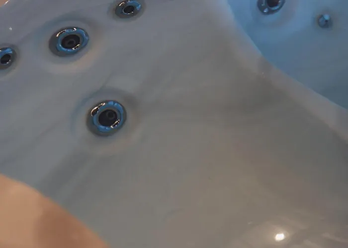 Dom To Za Malo! Caloroczny Dom Z Prywatnym Jacuzzi 度假居