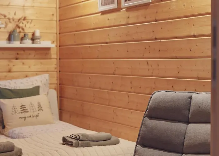 Dom To Za Malo! Caloroczny Dom Z Prywatnym Jacuzzi 度假居